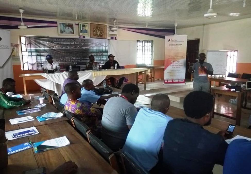 Prince Ekpere of Alone addressing youths at the Ahoada workshop